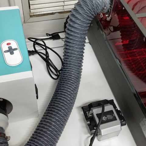 レーザーカッターの排煙装置を改良しました